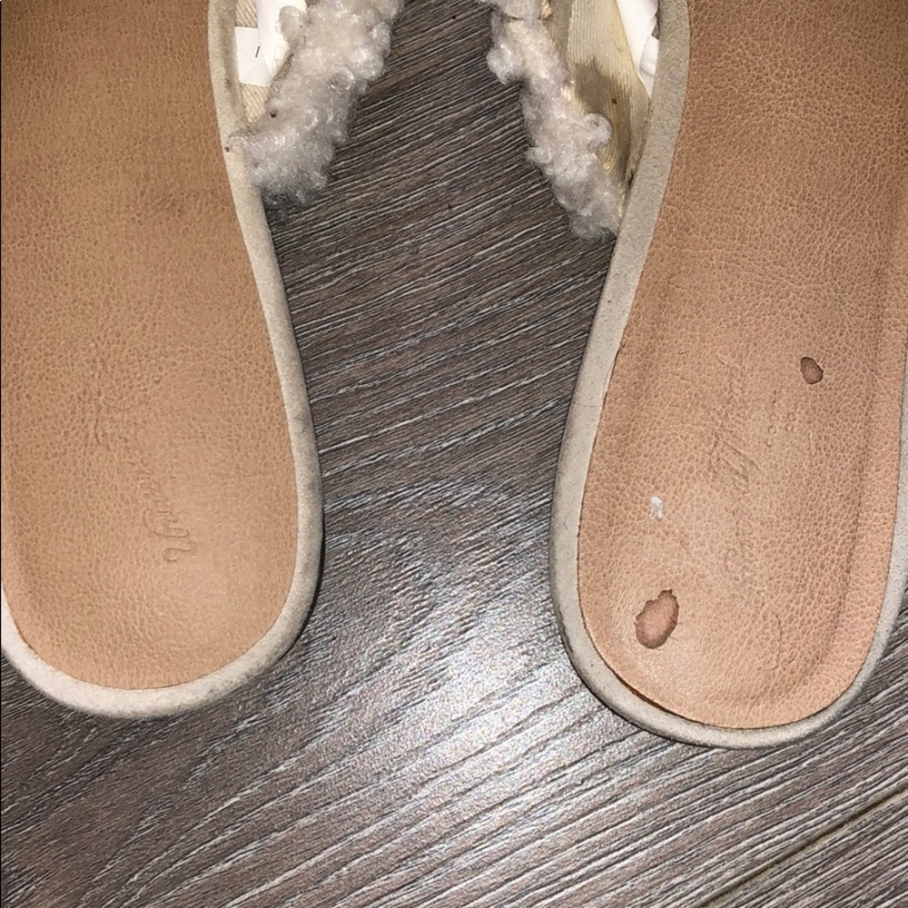 Universal Thread Slippers/Sandals - Picture 4 of 5